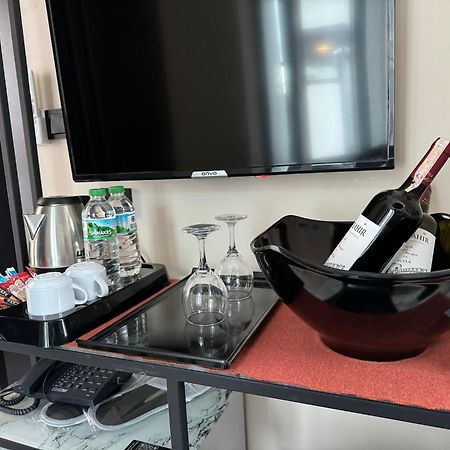 The Queen Airport Hotel-Round Trip Airport Service Arnavutkoy Exteriör bild