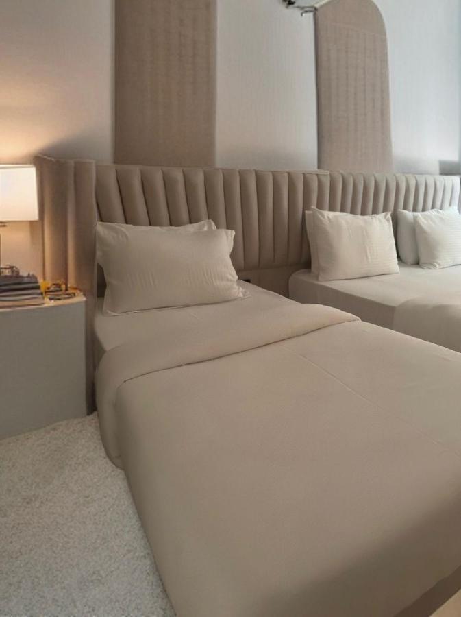 The Queen Airport Hotel-Round Trip Airport Service Arnavutkoy Exteriör bild