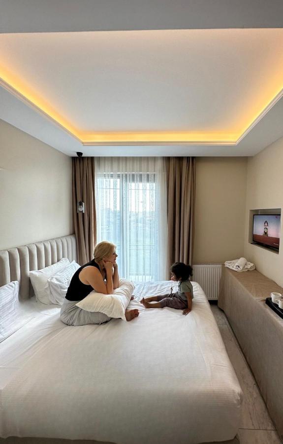 The Queen Airport Hotel-Round Trip Airport Service Arnavutkoy Exteriör bild